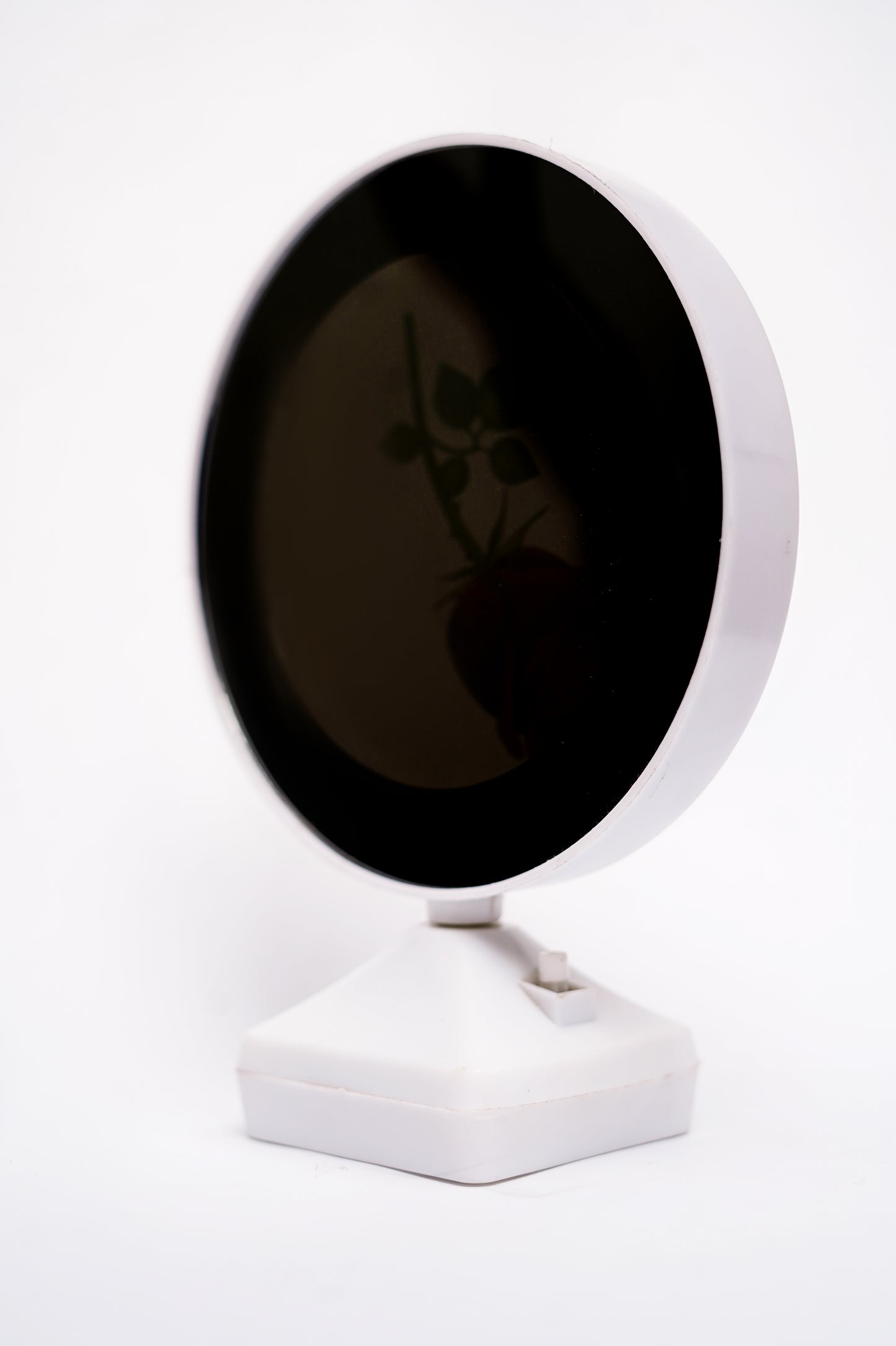 Customized LED Round Photo Frame with Dual Power Option – Battery & USB